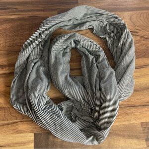 Daytrip Infinity women’s scarf